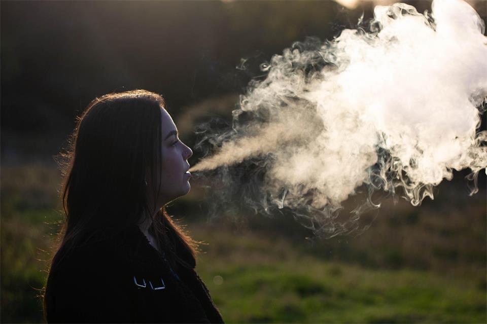 Huge Scale of Illegal Vapes for Sale in the UK and the Hidden Dangers